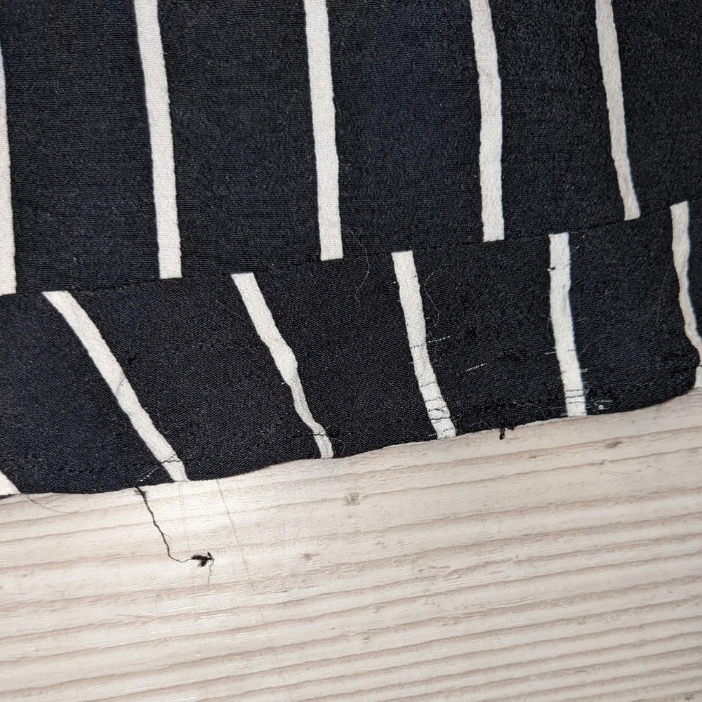 LOFT Black and White Striped Romper, Plus Size 18 GUC - Picture 4 of 6